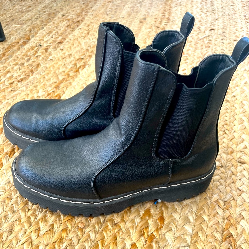 Sincerely Jules 8.5 hippie Chelsea black boots